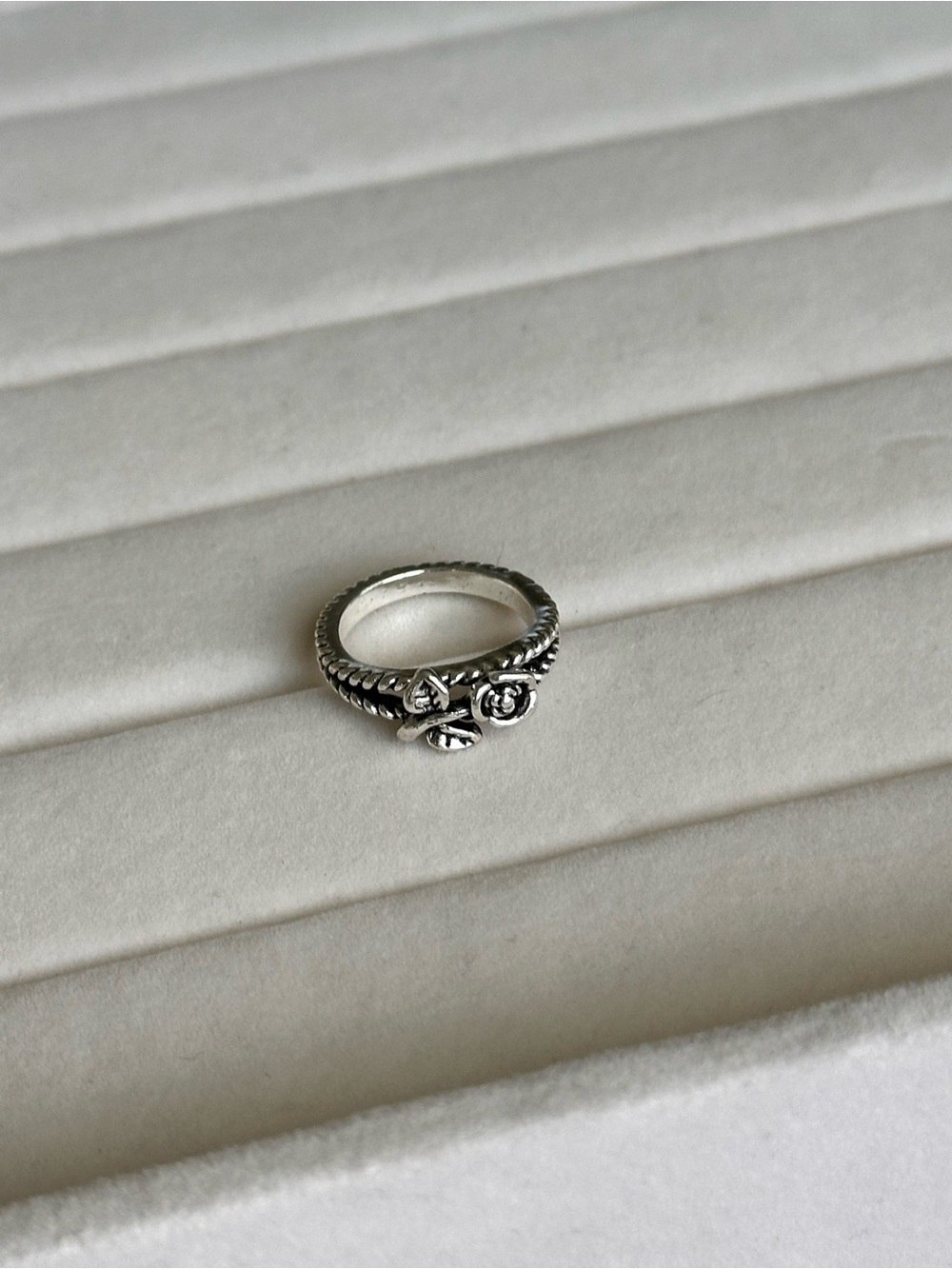 Vintage Silver Rose Twist Ring - Picture 3 of 6